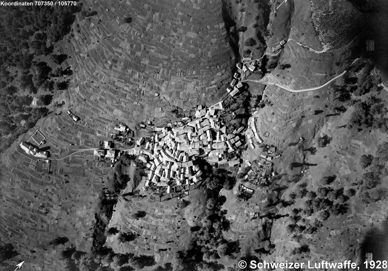 Indemini um 1928 mit typisch kleinräumiger landwirtschaftlicher Nutzung über beachtliche Höhendifferenzen zwischen 900 und 1200 Metern. Heute sind weite Teile der ehmals genutzen Fläche eingewaldet.